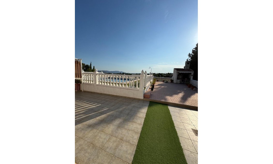 Wiederverkauf - Villa -
Albatera - Partida Lomas