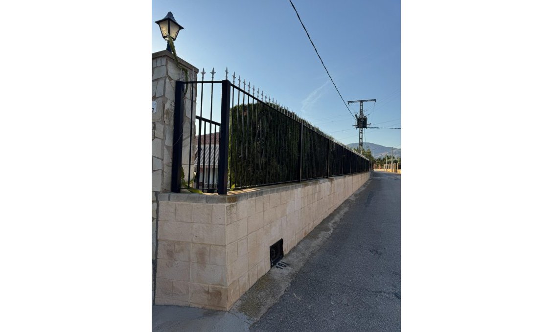 Wiederverkauf - Villa -
Albatera - Partida Lomas