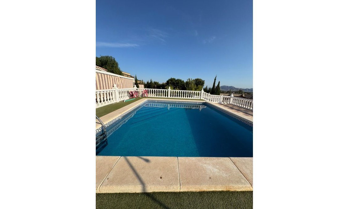 Wiederverkauf - Villa -
Albatera - Partida Lomas