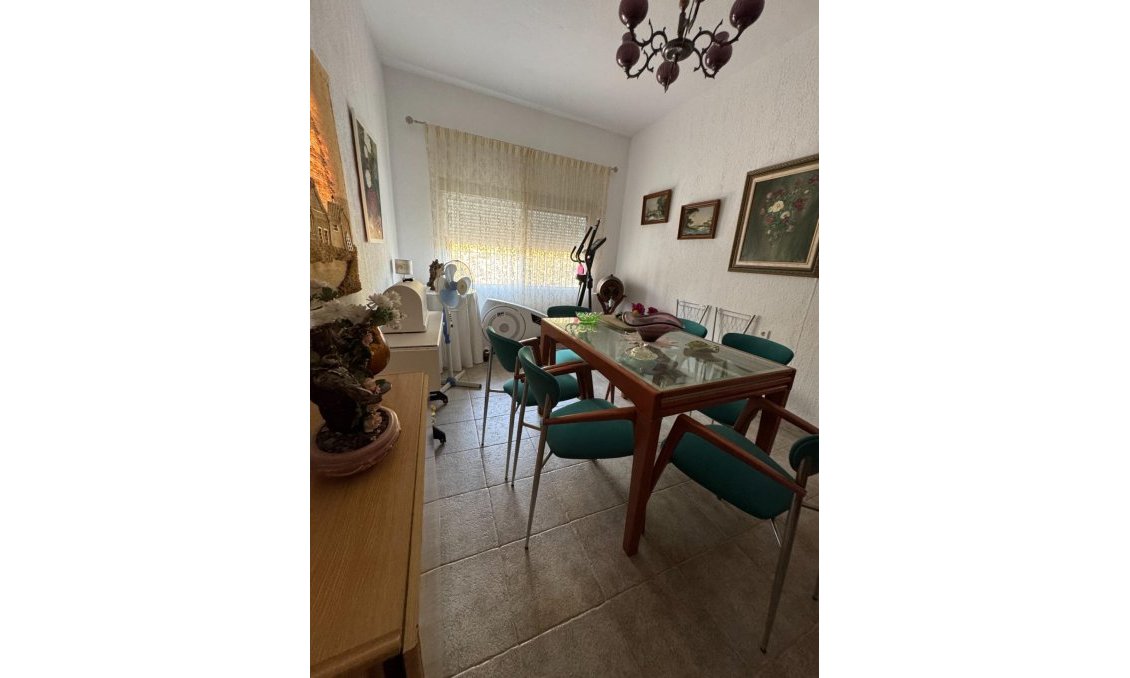 Wiederverkauf - Villa -
Albatera - Partida Lomas