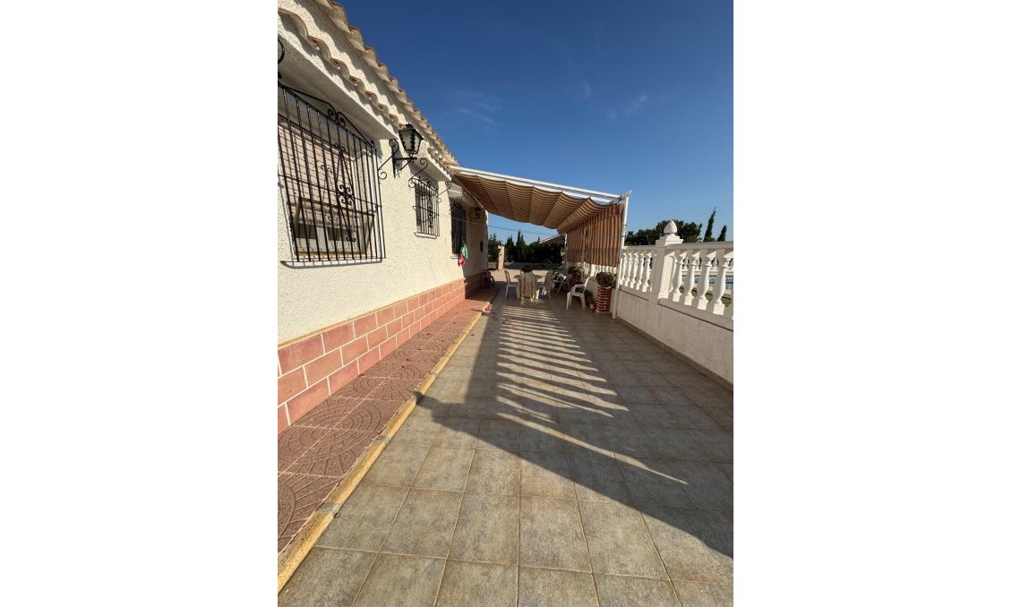 Wiederverkauf - Villa -
Albatera - Partida Lomas
