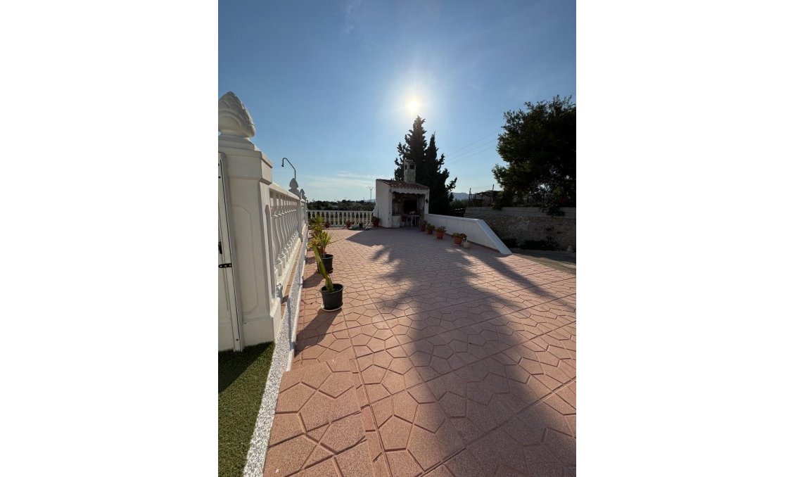 Wiederverkauf - Villa -
Albatera - Partida Lomas