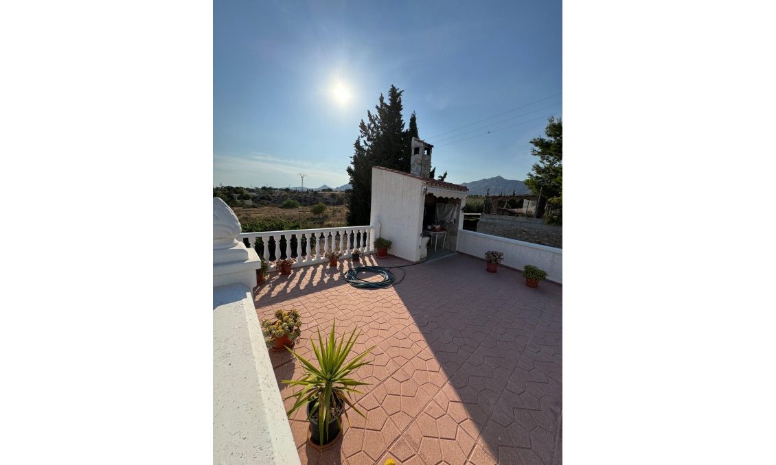 Wiederverkauf - Villa -
Albatera - Partida Lomas