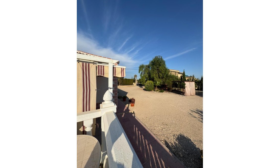 Wiederverkauf - Villa -
Albatera - Partida Lomas