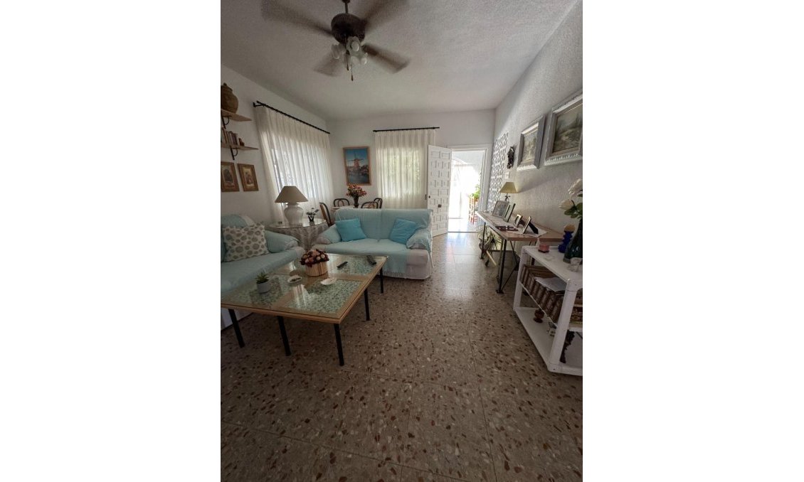 Wiederverkauf - Villa -
Albatera - Partida Lomas