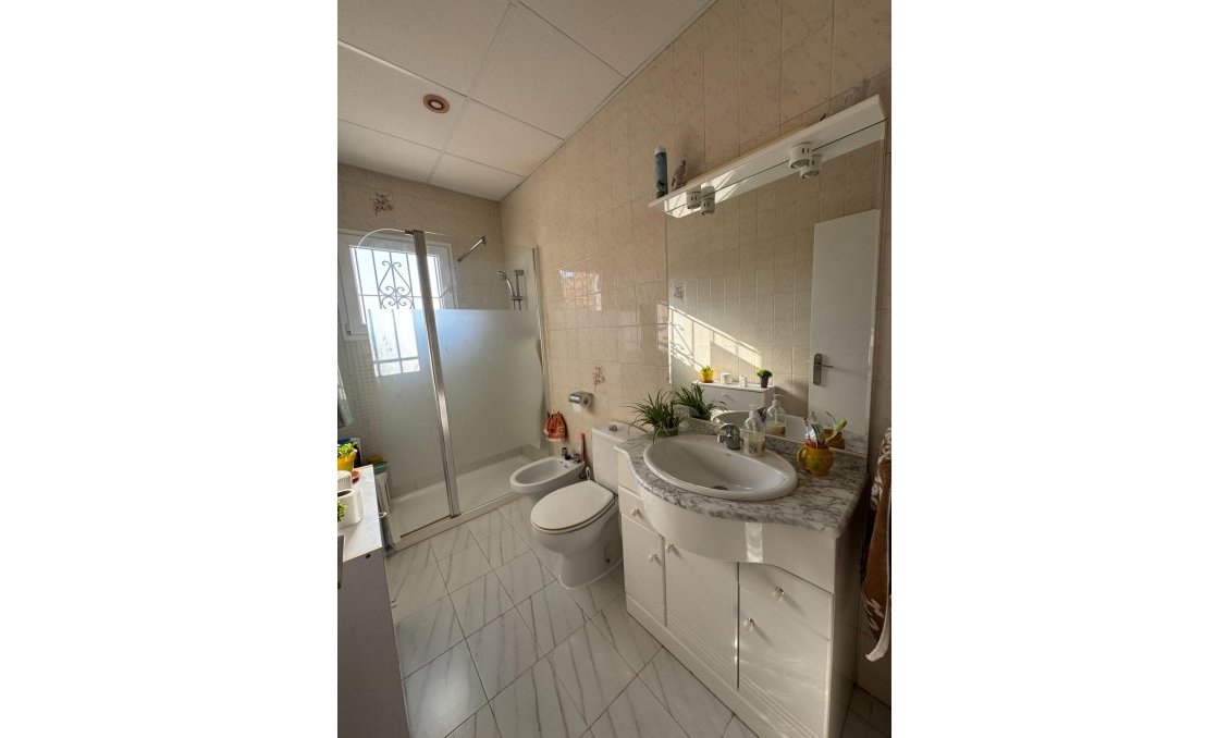 Wiederverkauf - Villa -
Albatera - Partida Lomas