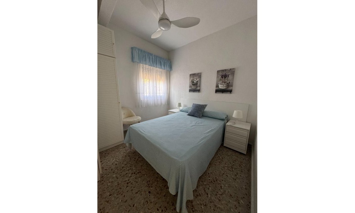 Wiederverkauf - Villa -
Albatera - Partida Lomas