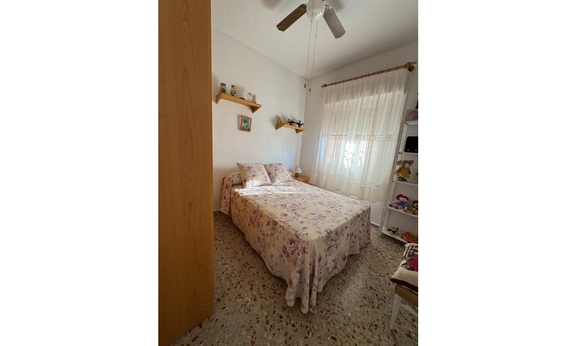 Wiederverkauf - Villa -
Albatera - Partida Lomas