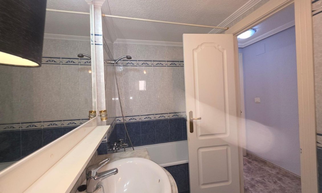 Segunda mano - Apartamento -
Torrevieja - Acequion