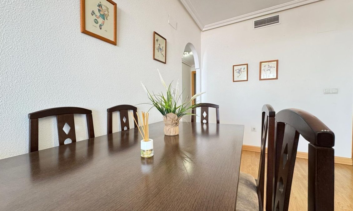 Wiederverkauf - Wohnung -
Torrevieja