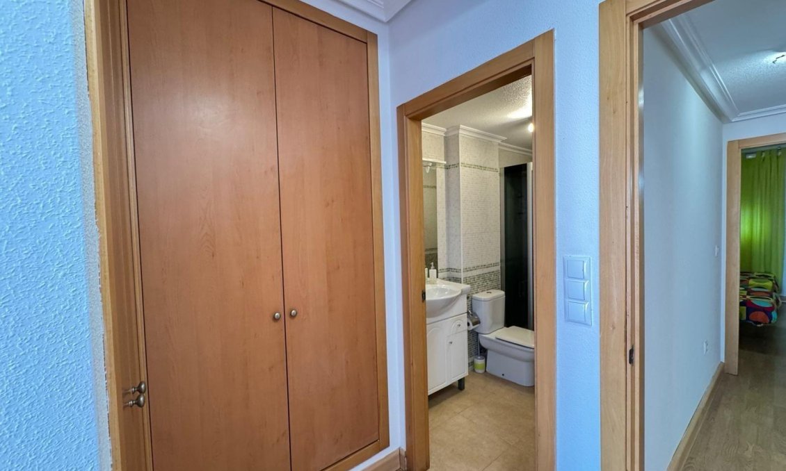 Wiederverkauf - Wohnung -
Torrevieja