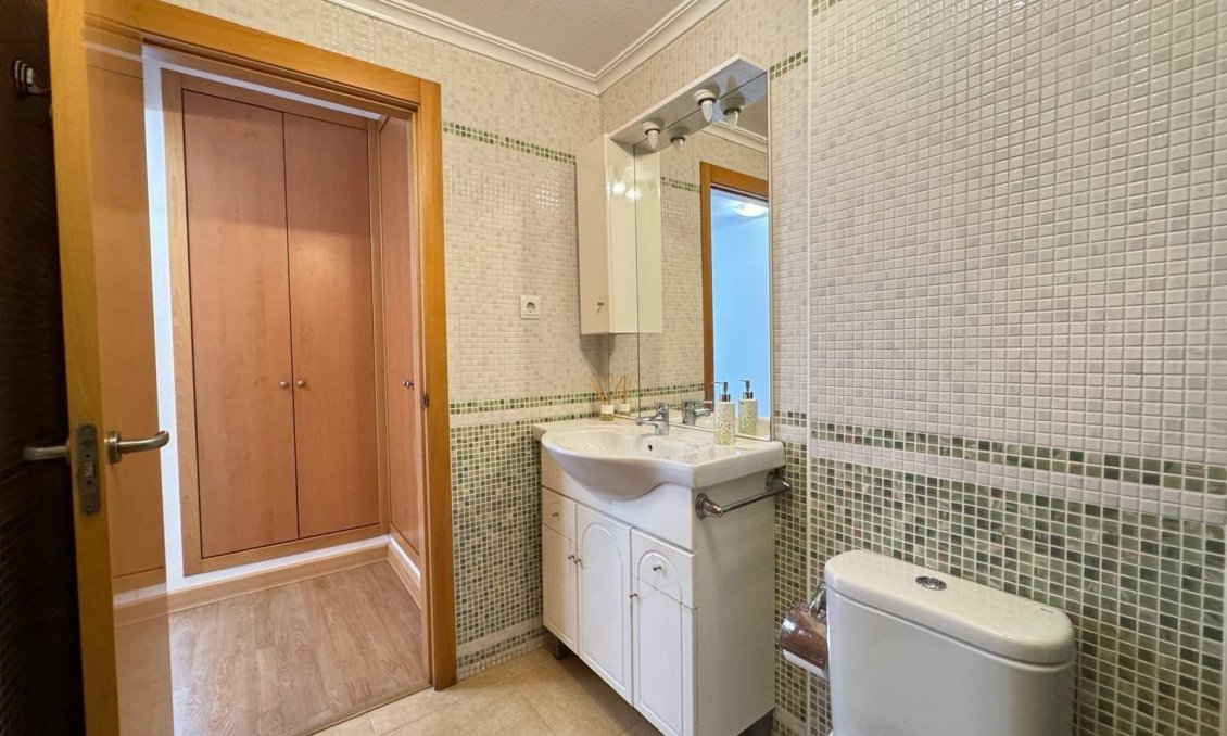 Wiederverkauf - Wohnung -
Torrevieja