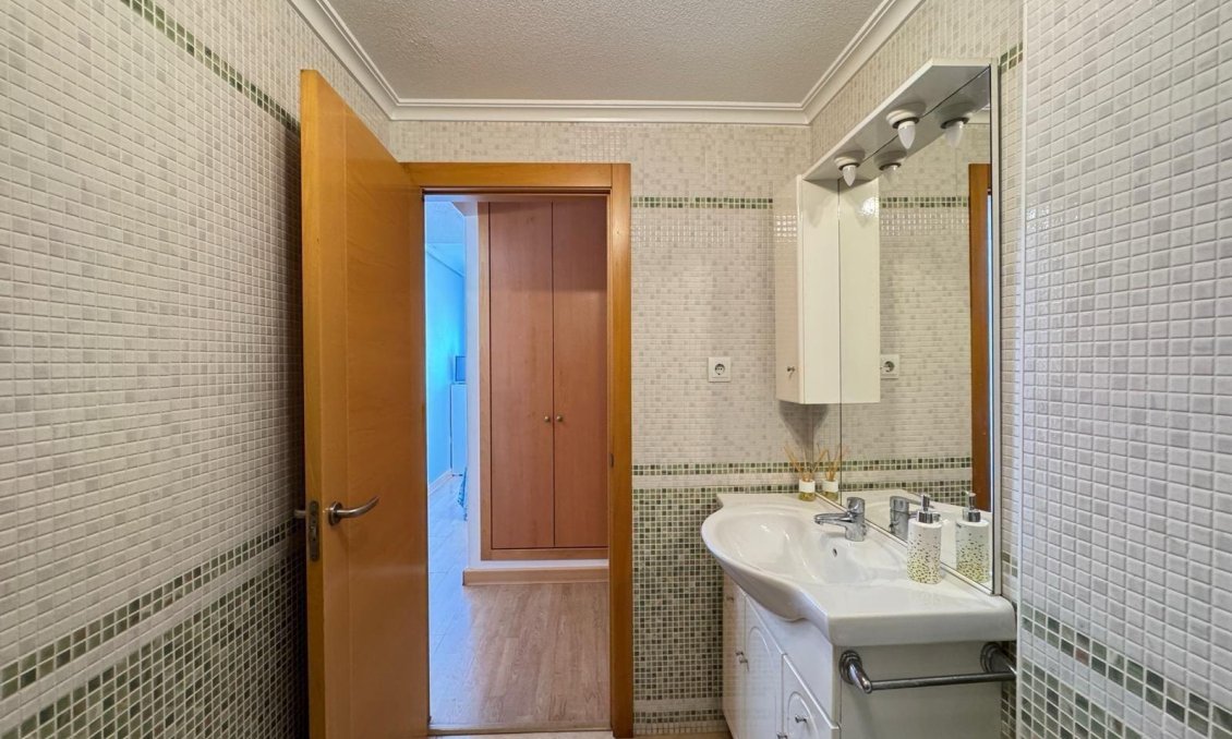 Wiederverkauf - Wohnung -
Torrevieja