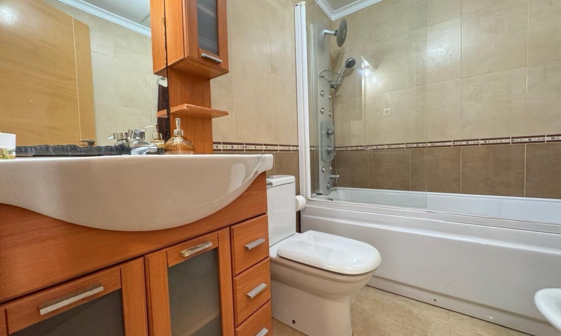 Wiederverkauf - Wohnung -
Torrevieja