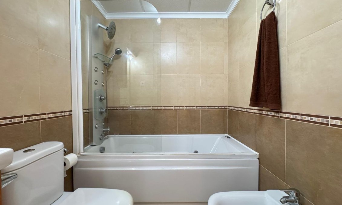 Wiederverkauf - Wohnung -
Torrevieja