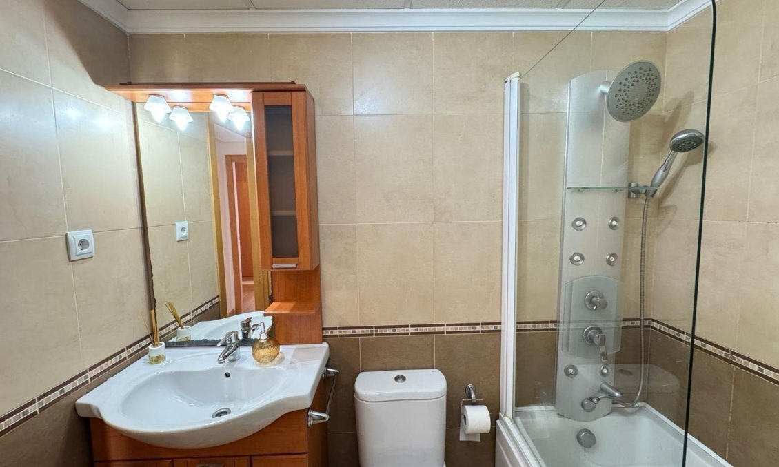 Wiederverkauf - Wohnung -
Torrevieja