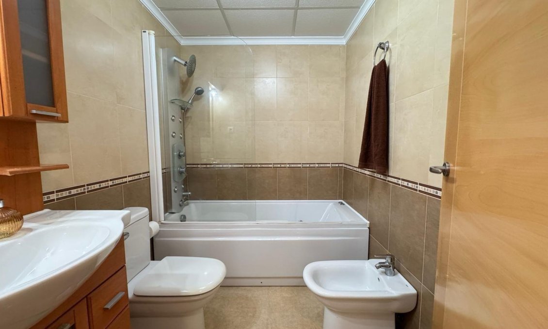 Wiederverkauf - Wohnung -
Torrevieja