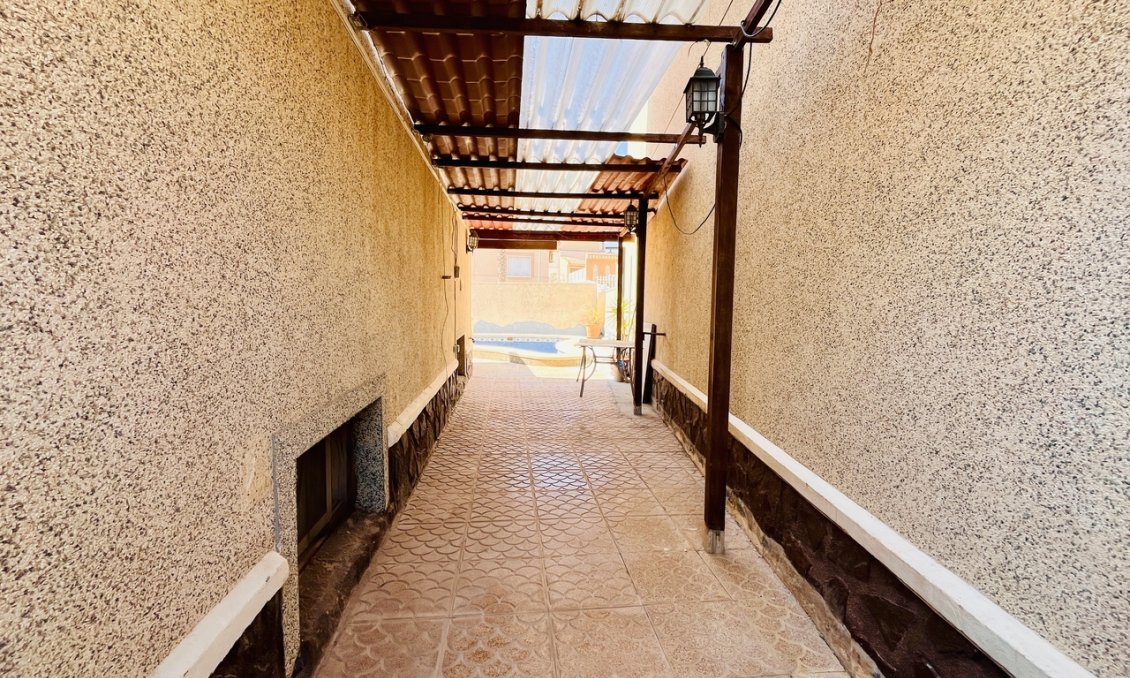 Segunda mano - Villa -
San Miguel de Salinas - Inland
