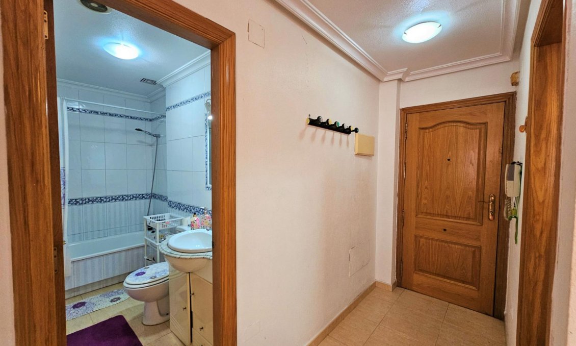 Wiederverkauf - Wohnung -
Torrevieja