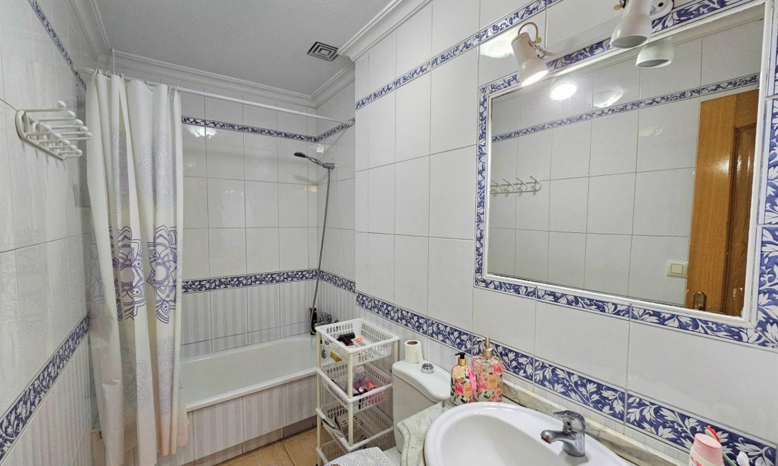Wiederverkauf - Wohnung -
Torrevieja