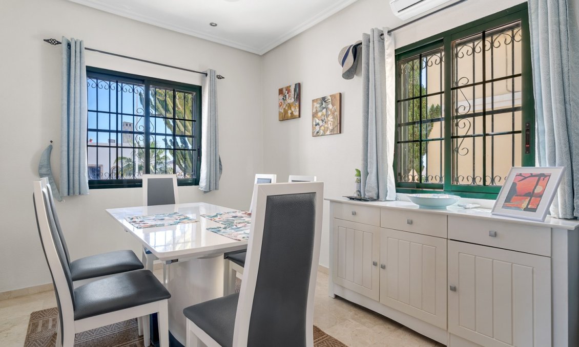 Segunda mano - Villa -
Orihuela Costa - Costa Blanca