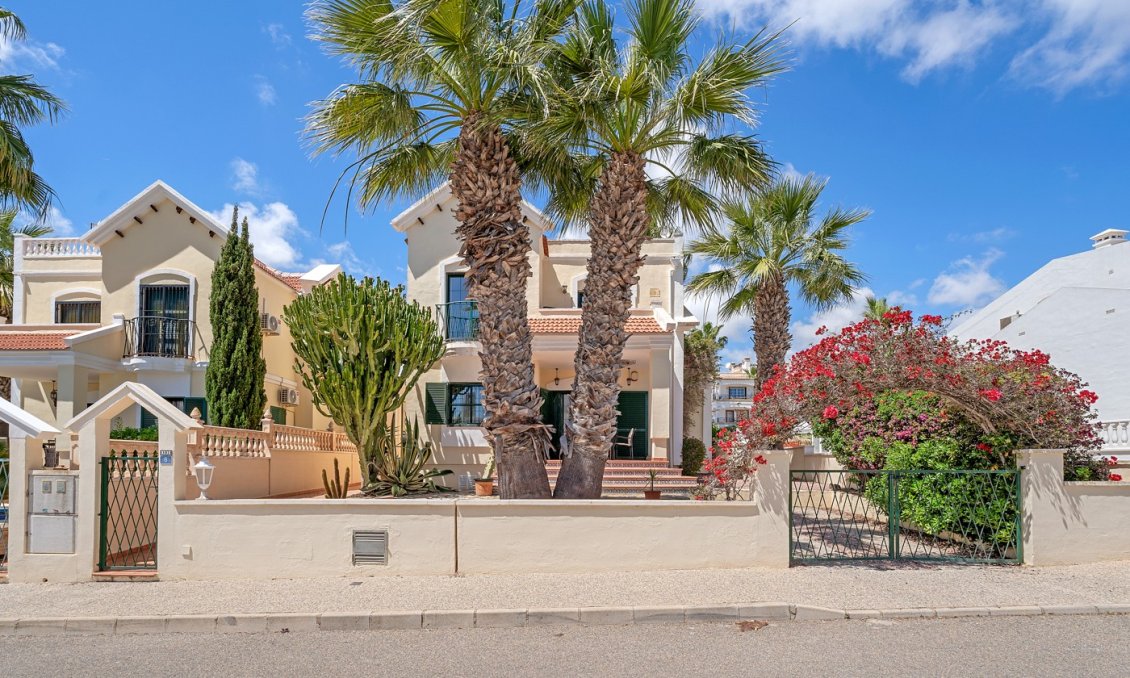 Segunda mano - Villa -
Orihuela Costa - Costa Blanca