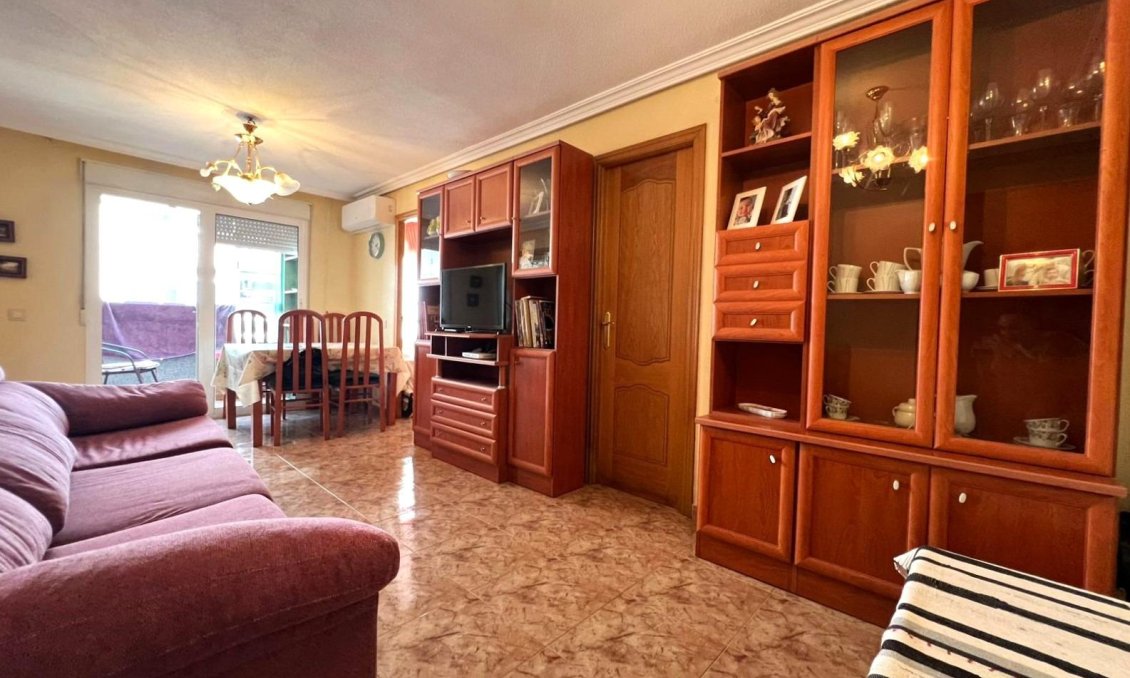 Segunda mano - Apartamento -
Torrevieja - Estacion De Autobuses