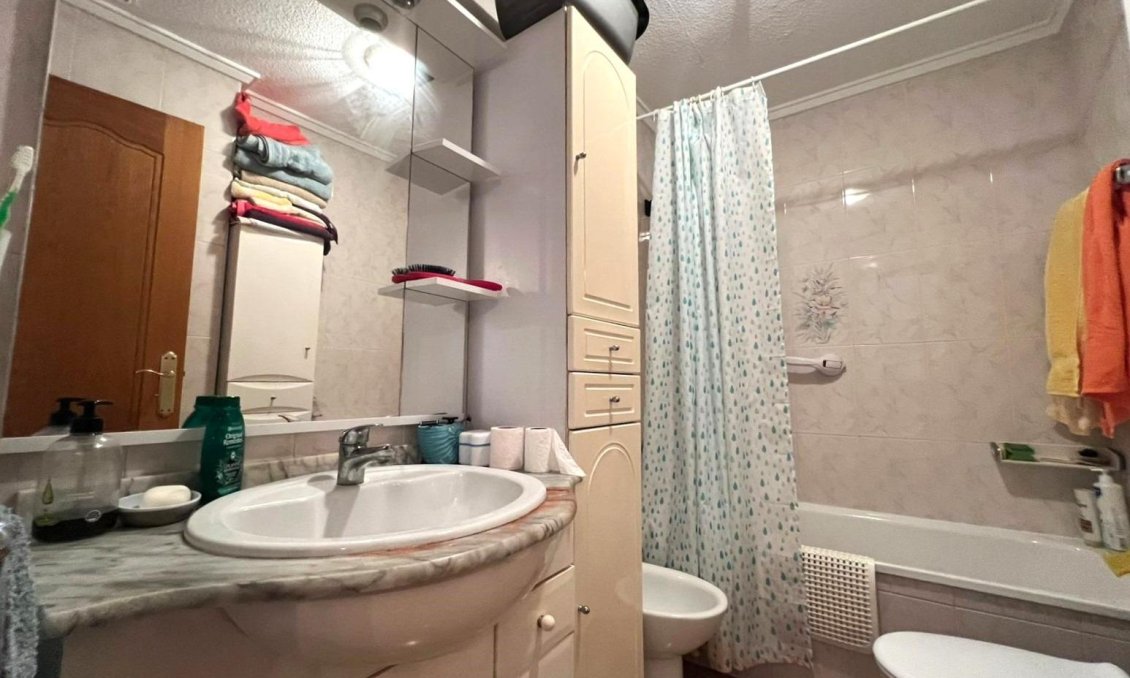 Segunda mano - Apartamento -
Torrevieja - Estacion De Autobuses