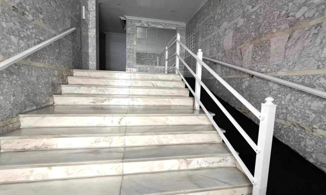 Segunda mano - Apartamento -
Torrevieja - Estacion De Autobuses