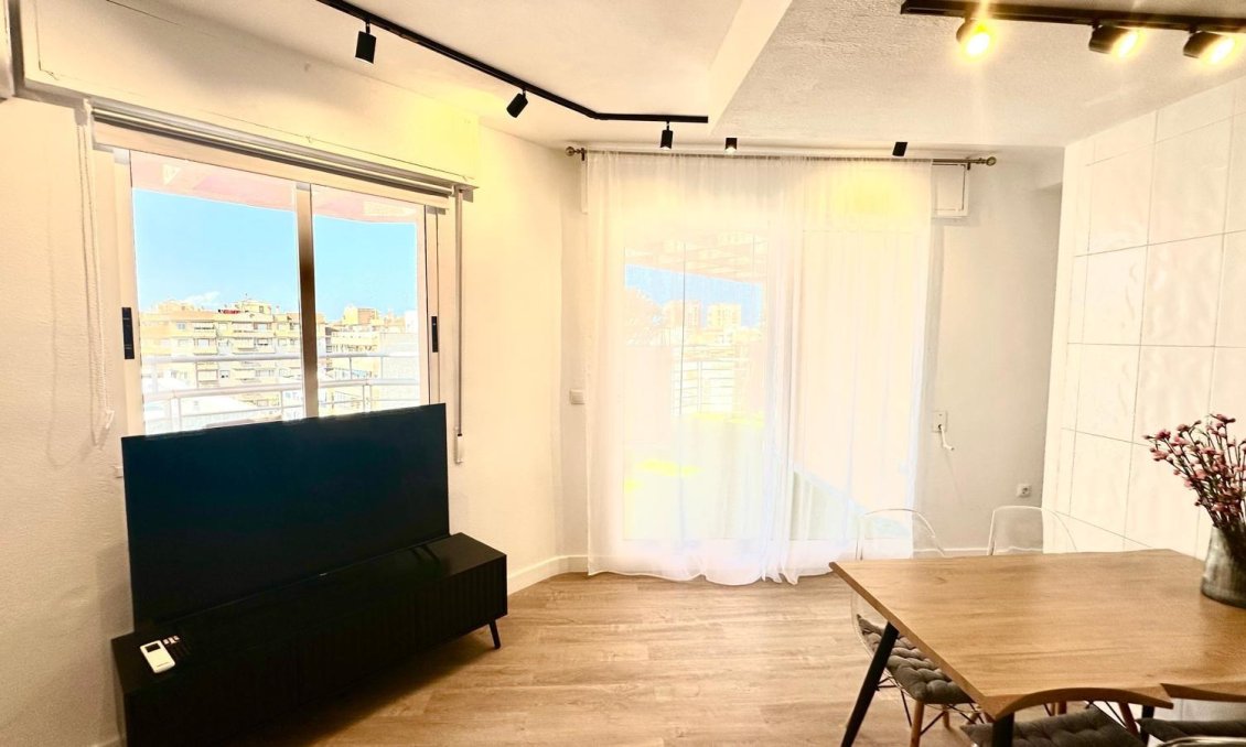 Segunda mano - Apartamento -
Torrevieja - Centro