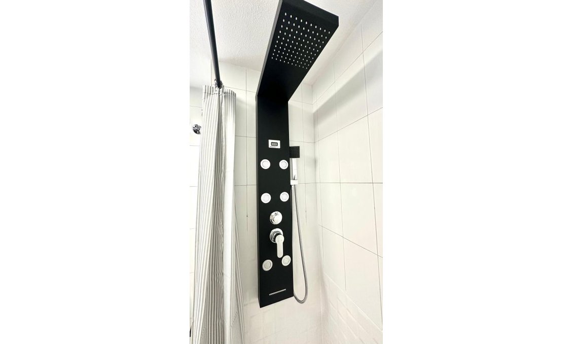 Segunda mano - Apartamento -
Torrevieja - Centro