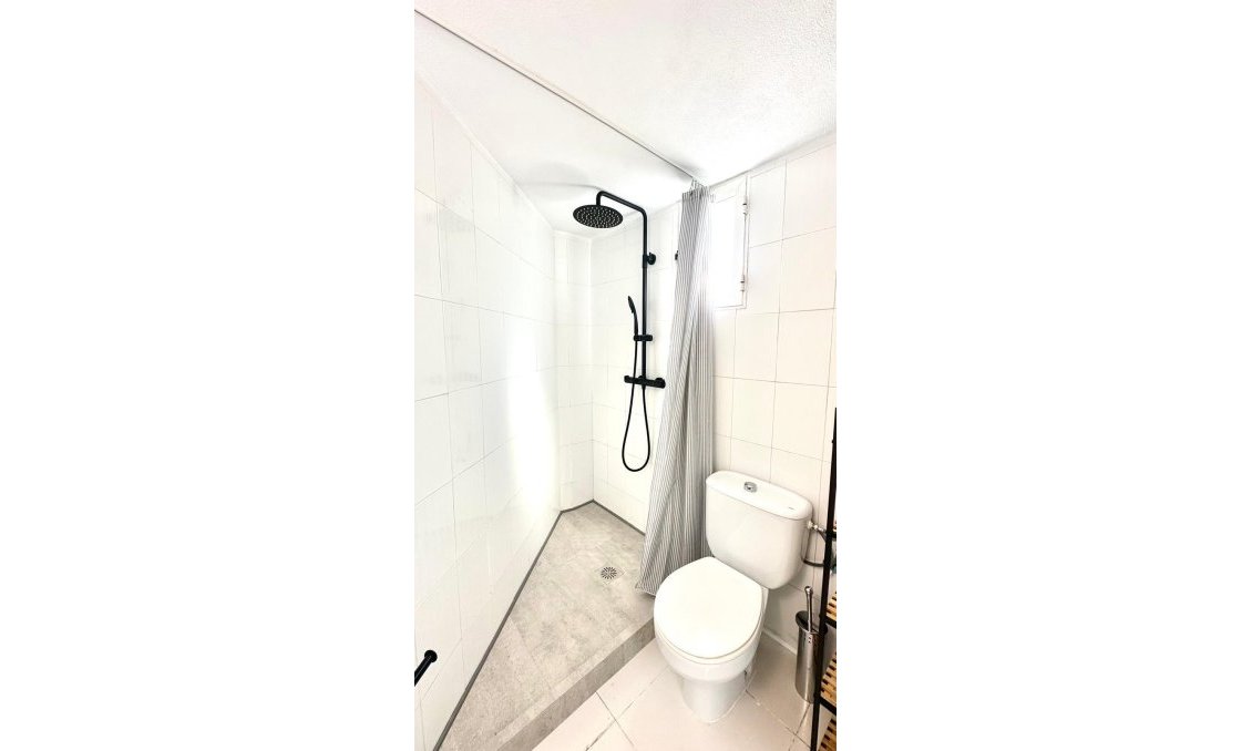 Segunda mano - Apartamento -
Torrevieja - Centro