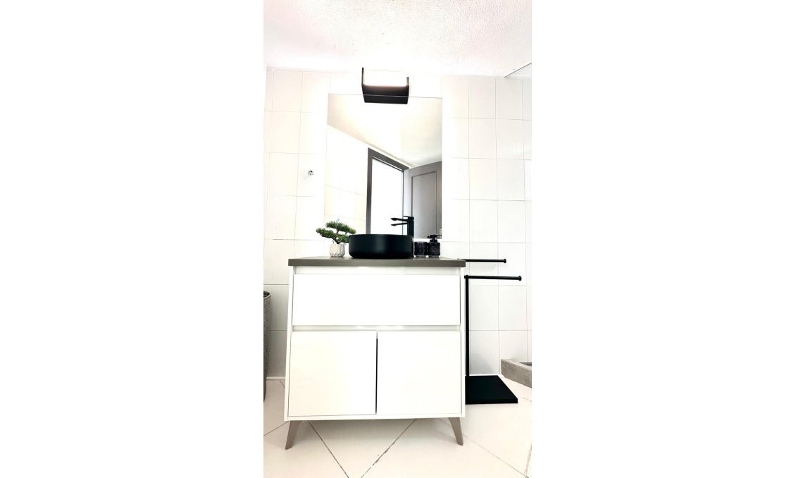 Segunda mano - Apartamento -
Torrevieja - Centro
