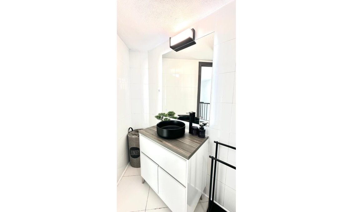 Segunda mano - Apartamento -
Torrevieja - Centro
