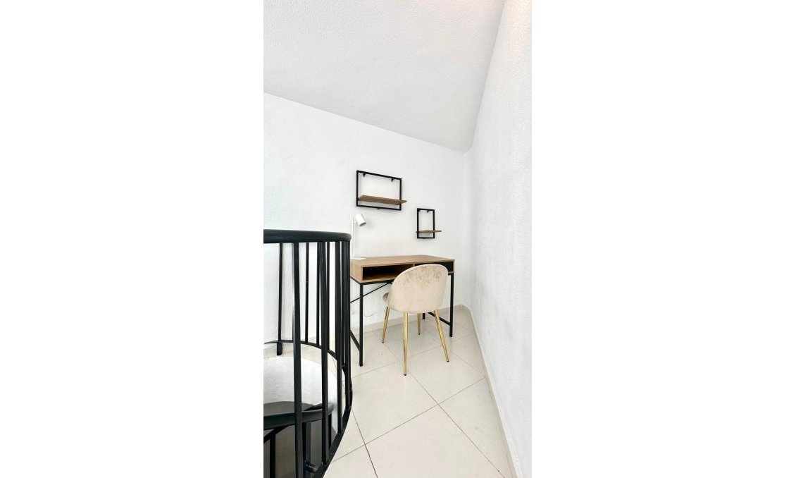 Segunda mano - Apartamento -
Torrevieja - Centro