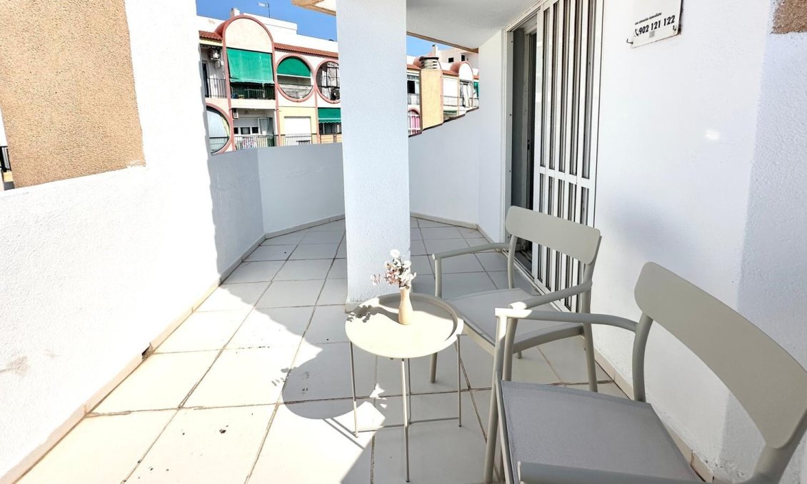 Segunda mano - Apartamento -
Torrevieja - Centro
