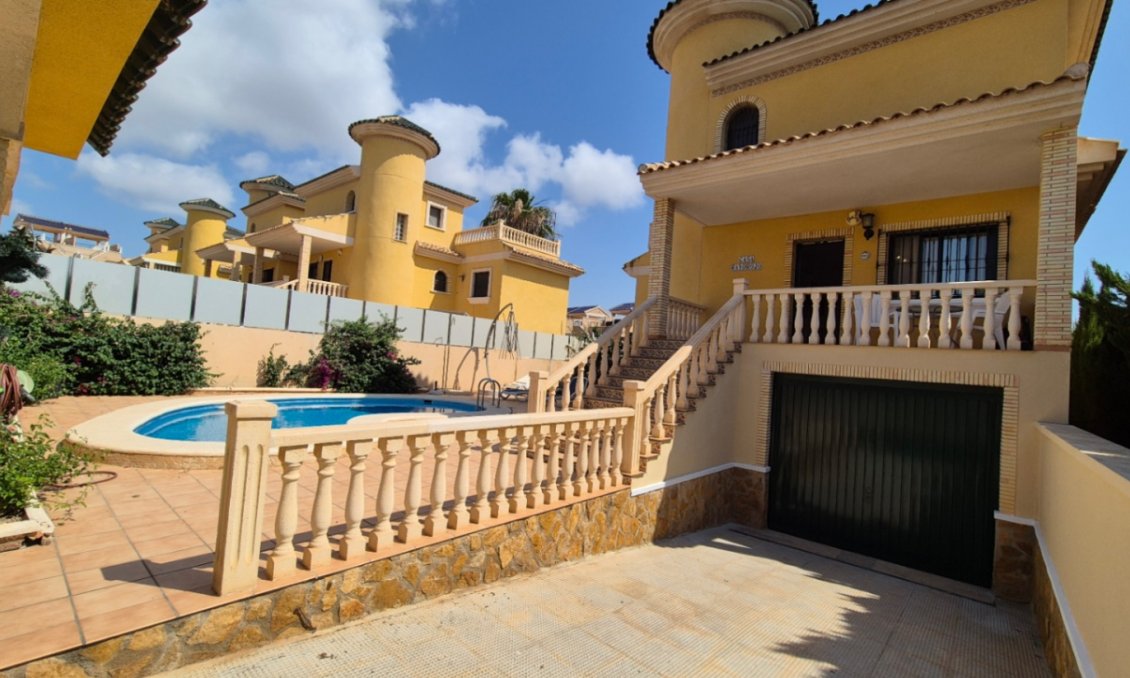 Wiederverkauf - Villa -
Orihuela - Inland