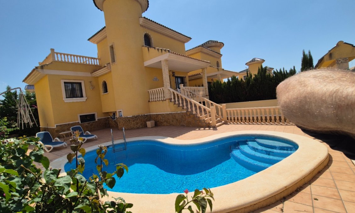 Wiederverkauf - Villa -
Orihuela - Inland