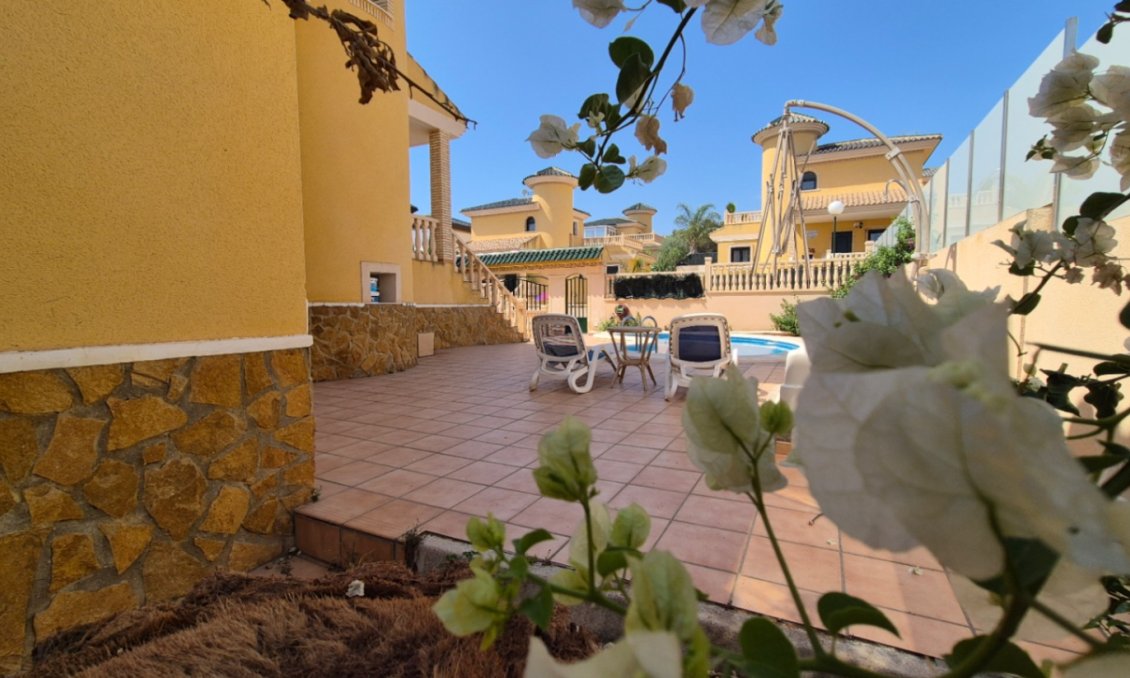 Wiederverkauf - Villa -
Orihuela - Inland