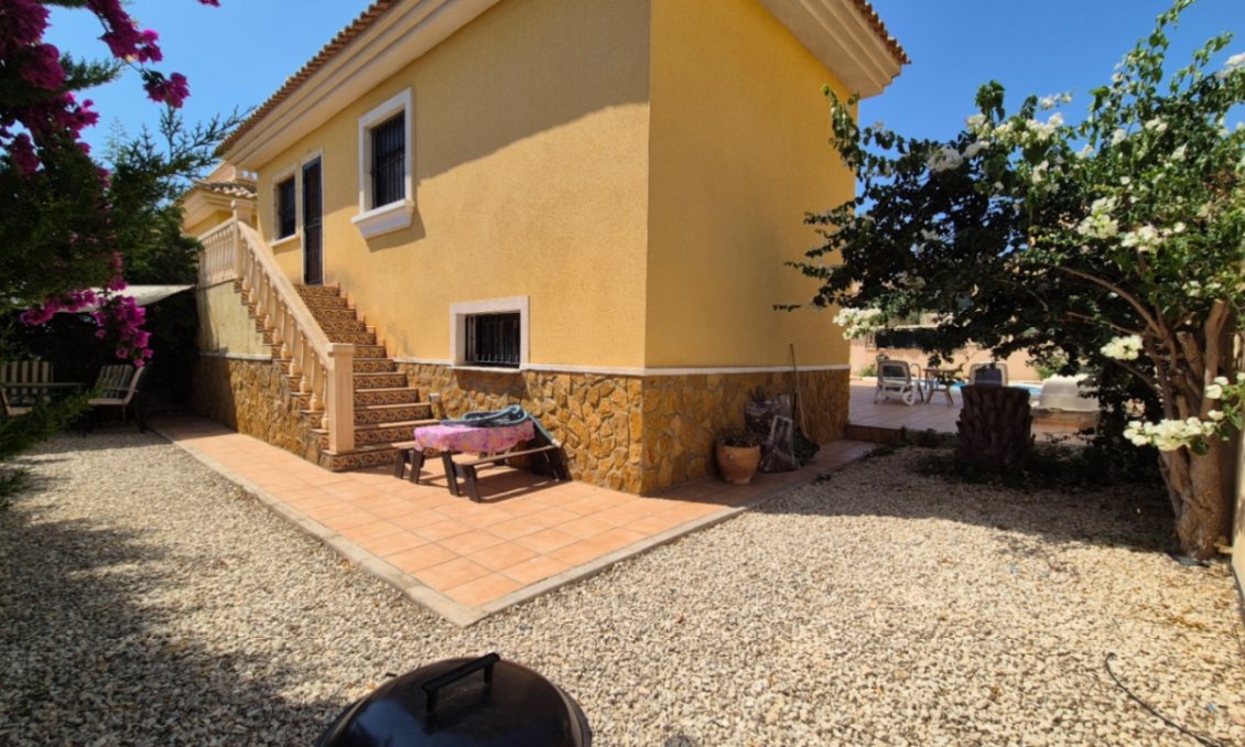 Wiederverkauf - Villa -
Orihuela - Inland