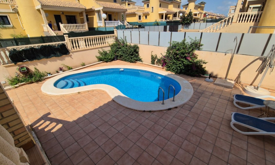 Wiederverkauf - Villa -
Orihuela - Inland