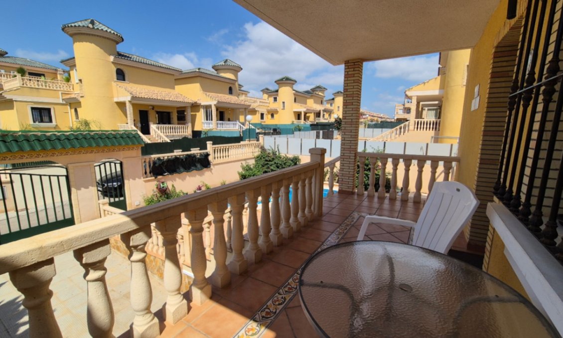 Wiederverkauf - Villa -
Orihuela - Inland