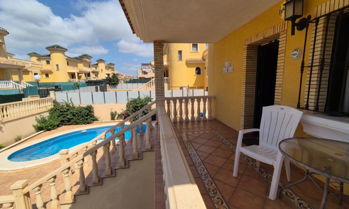 Wiederverkauf - Villa -
Orihuela - Inland