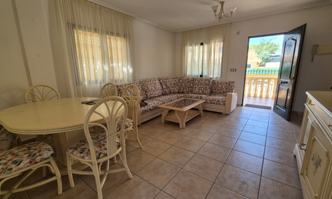 Wiederverkauf - Villa -
Orihuela - Inland