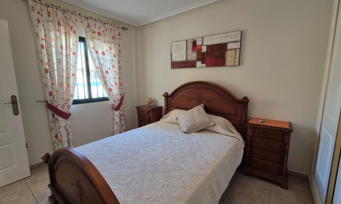 Wiederverkauf - Villa -
Orihuela - Inland