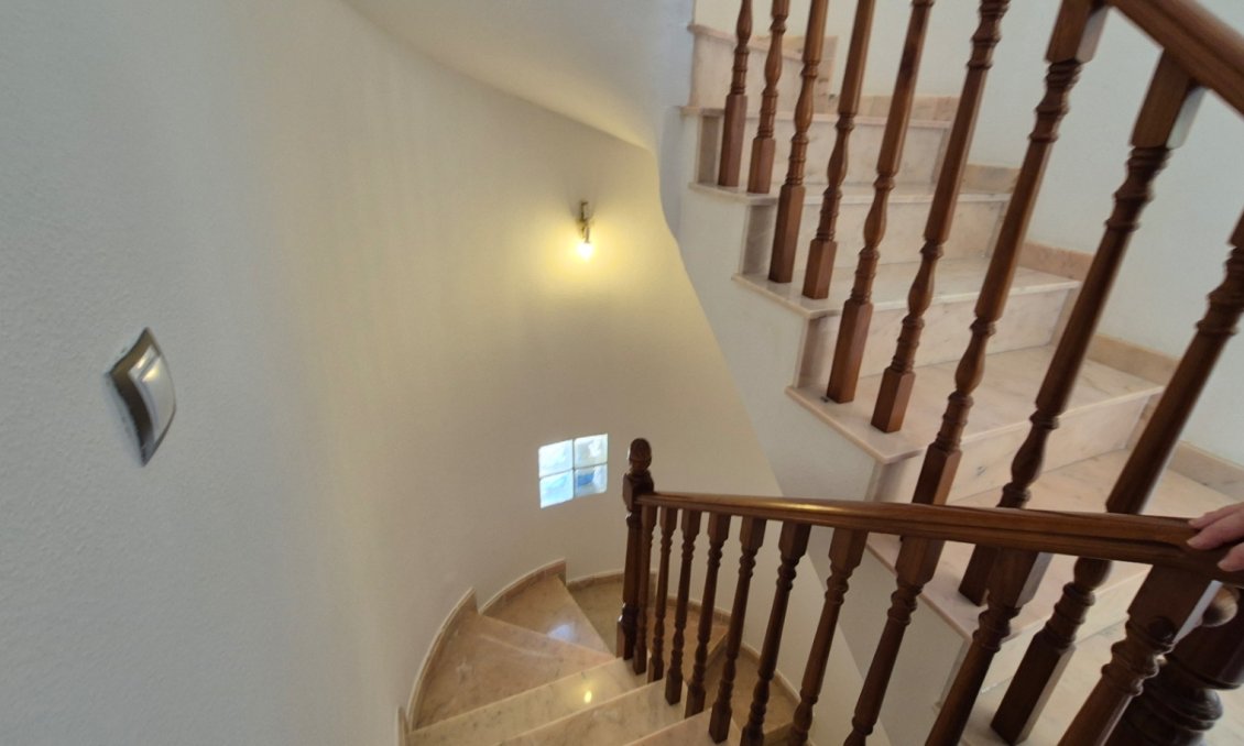 Wiederverkauf - Villa -
Orihuela - Inland