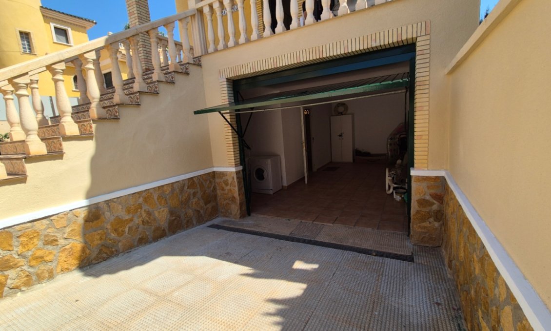 Wiederverkauf - Villa -
Orihuela - Inland