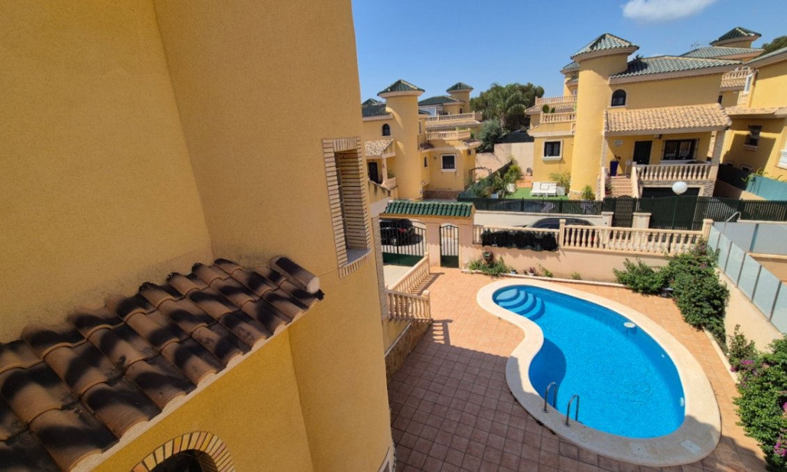 Wiederverkauf - Villa -
Orihuela - Inland