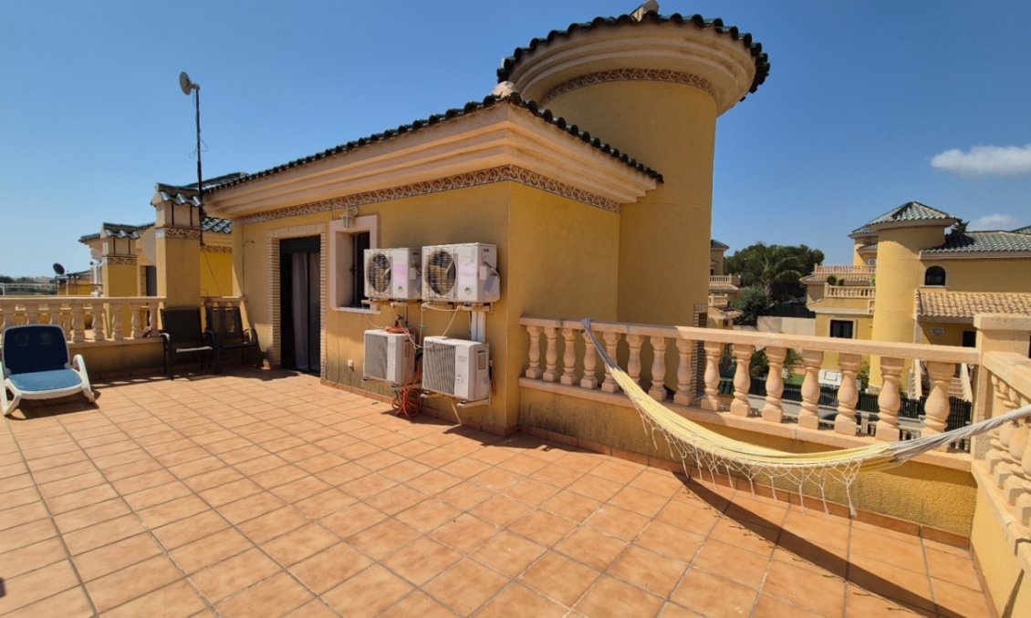 Wiederverkauf - Villa -
Orihuela - Inland