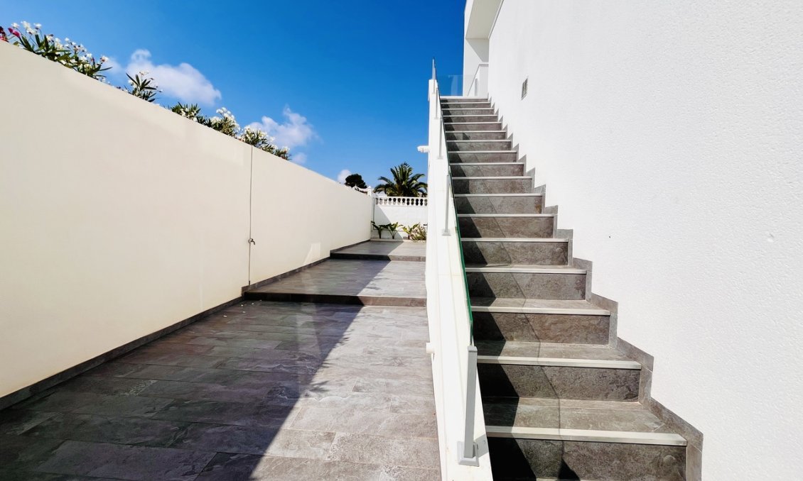 Segunda mano - Villa -
Los Balcones - Costa Blanca